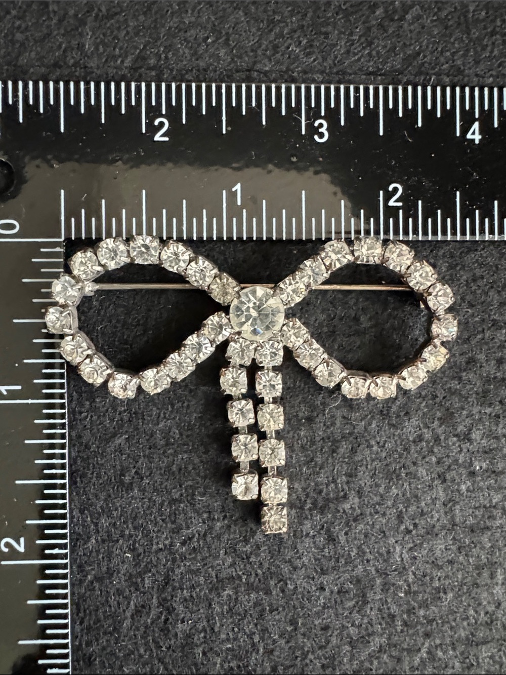 VTG Silver Tone Rhinestone Bow Brooch Mid Century Statement Ribbon Pin Crystals - Picture 3 of 3